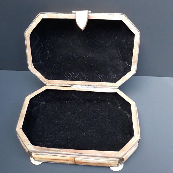 Moroccan Inlaid Bone and Brass Lidded Trinket or Jewelry Box - Picture 8 of 9